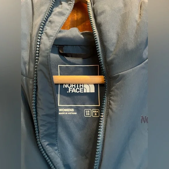 The North Face Puffer Jacket - Picture 4 of 5